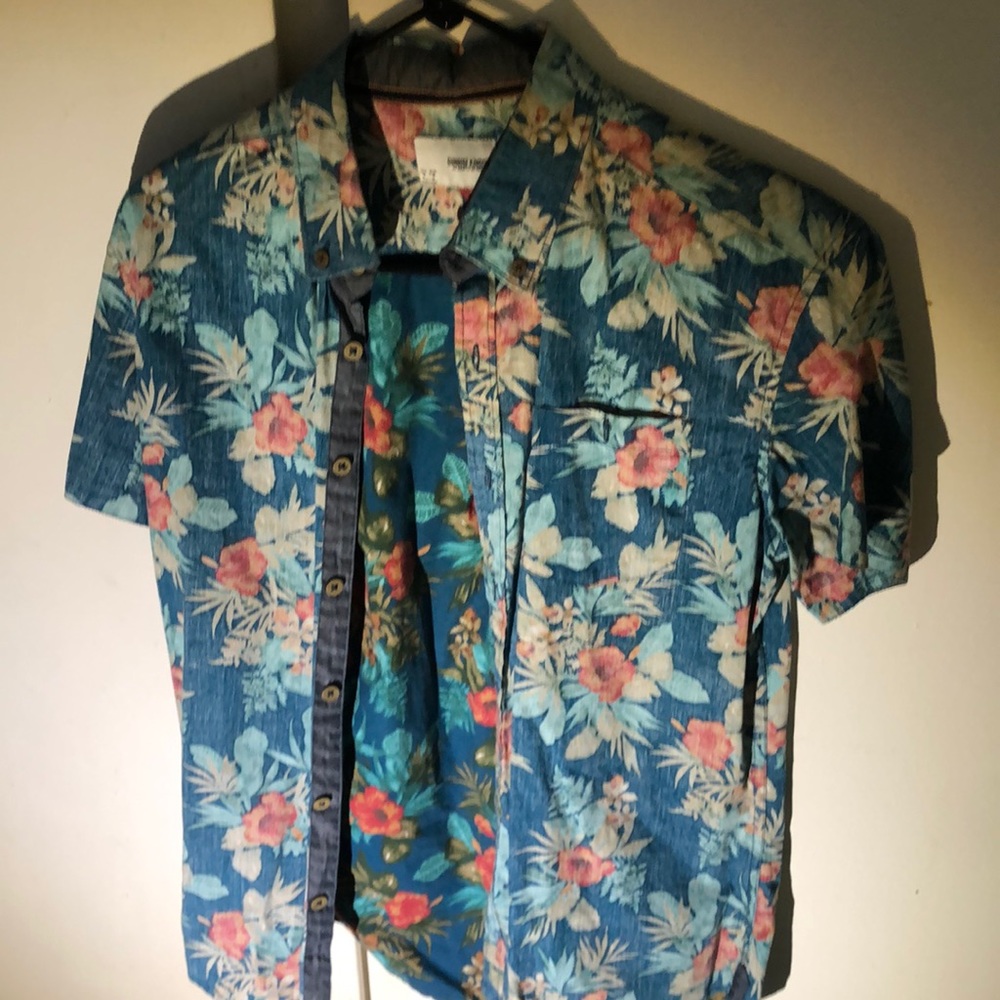 Button up Hawaiian shirt